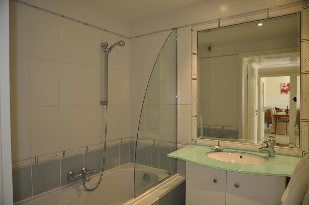 Stunning 2 Bed, 2 Bath Apt On The Cannes Sea Front Has Swimming Pool And Is A Secure Modern Building 464 Zewnętrze zdjęcie