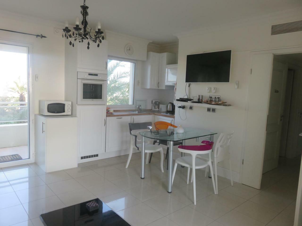 Stunning 2 Bed, 2 Bath Apt On The Cannes Sea Front Has Swimming Pool And Is A Secure Modern Building 464 Zewnętrze zdjęcie