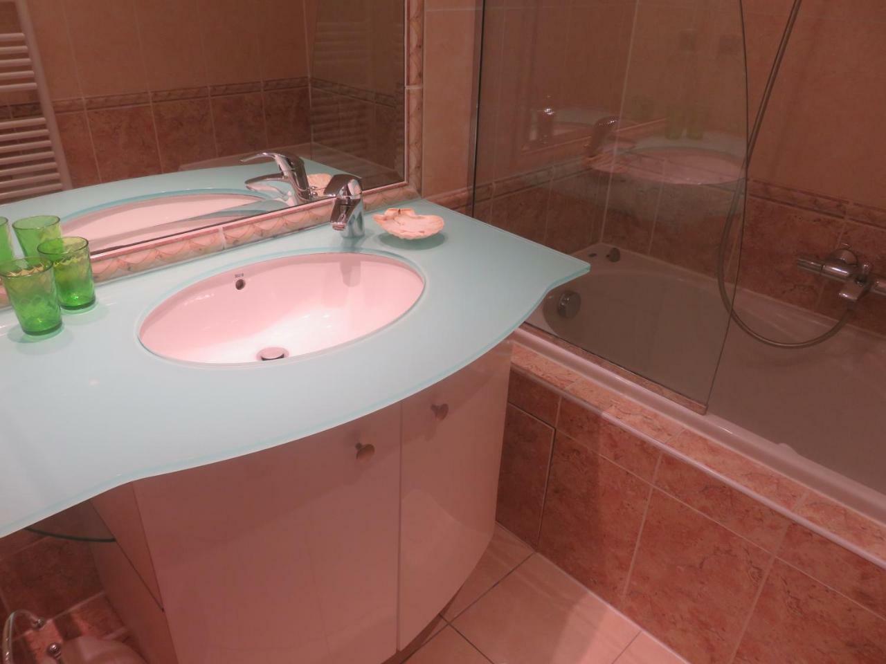 Stunning 2 Bed, 2 Bath Apt On The Cannes Sea Front Has Swimming Pool And Is A Secure Modern Building 464 Zewnętrze zdjęcie